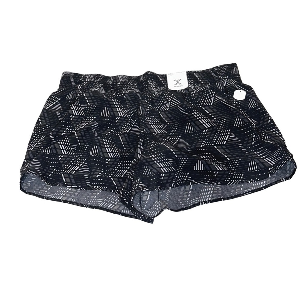 Xersion Black Geometric Athletic Shorts